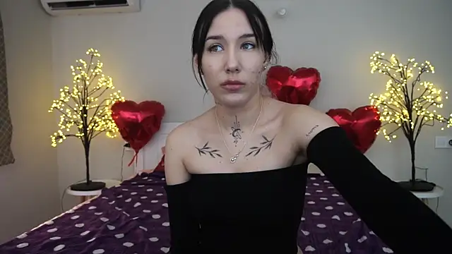 NikkiGoldSide online show from February 26, 2025, 2:14 pm