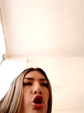 GIRL DONCELLA online show from March 22, 2025, 10:04 pm