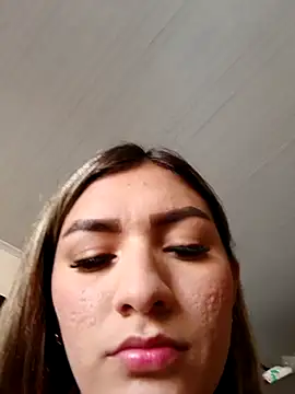 GIRL DONCELLA online show from October 16, 2025, 7:37 pm