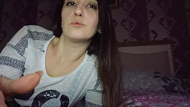 AlejandraDelaney online show from December 24, 2024, 1:28 pm
