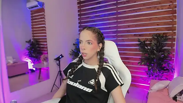 Sapphire Venuss online show from February 24, 2026, 12:52 am