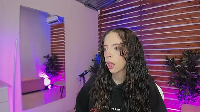 Sapphire Venuss online show from February 26, 2026, 1:48 am