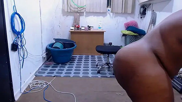 Snapshot of BigbootyNickyx chatting on February 5, 2026, 10:47 pm BigbootyNickyx online show from February 5, 2026, 10:47 pm