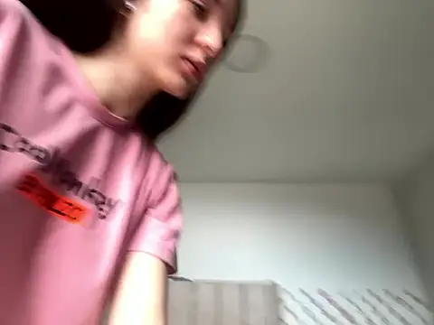 lunitayliam online show from October 5, 2025, 4:38 pm