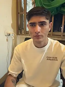 Snapshot of PhilipRich chatting on February 5, 2026, 1:43 am PhilipRich online show from February 5, 2026, 1:43 am