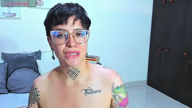 Snapshot of KatInk chatting on December 5, 2024, 11:18 pm KatInk online show from December 5, 2024, 11:18 pm