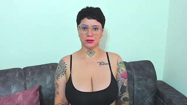 Snapshot of KatInk chatting on November 14, 2025, 1:43 pm KatInk online show from November 14, 2025, 1:43 pm