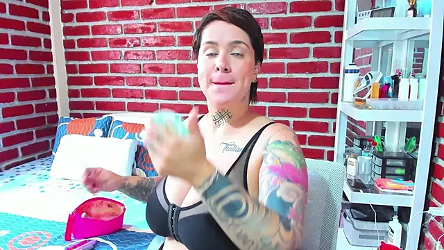 Snapshot of KatInk chatting on December 17, 2025, 2:34 pm KatInk online show from December 17, 2025, 2:34 pm