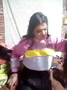 yovana13 online show from November 7, 2025, 3:39 am