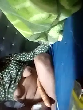 yovana13 online show from January 11, 2026, 8:36 pm