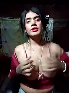 yovana13 online show from February 15, 2026, 9:55 pm