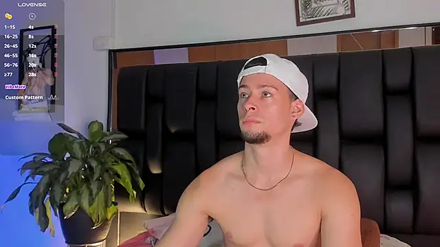 Snapshot of JadeSmiith_ chatting on November 13, 2025, 10:19 pm JadeSmiith online show from November 13, 2025, 10:19 pm