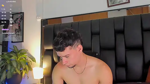 Snapshot of JadeSmiith_ chatting on December 4, 2025, 10:40 pm JadeSmiith online show from December 4, 2025, 10:40 pm