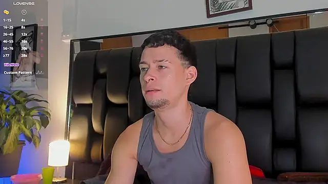 Snapshot of JadeSmiith_ chatting on January 7, 2026, 10:01 pm JadeSmiith online show from January 7, 2026, 10:01 pm