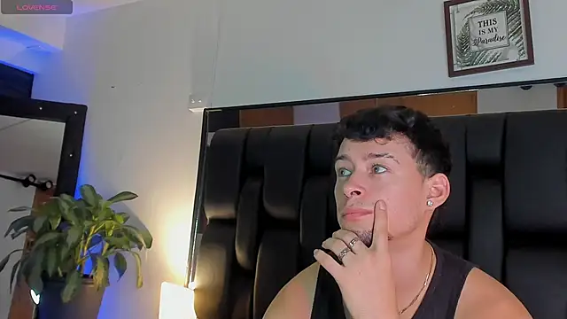 Snapshot of JadeSmiith_ chatting on January 13, 2026, 11:21 pm JadeSmiith online show from January 13, 2026, 11:21 pm