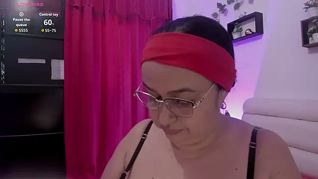 Gia Nahomi online show from October 23, 2025, 9:35 pm