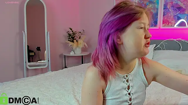 Sara Robinson online show from September 22, 2025, 2:35 am