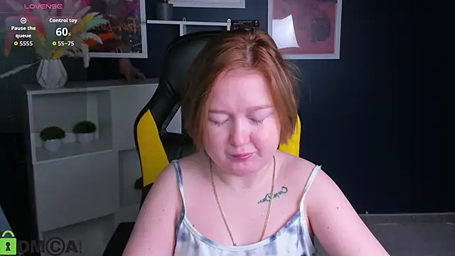 Sara Robinson online show from November 11, 2025, 2:44 am