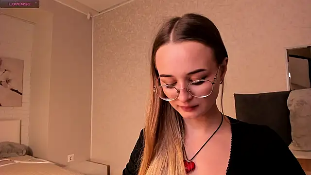 Tiffanyhunt online show from November 5, 2025, 1:33 pm