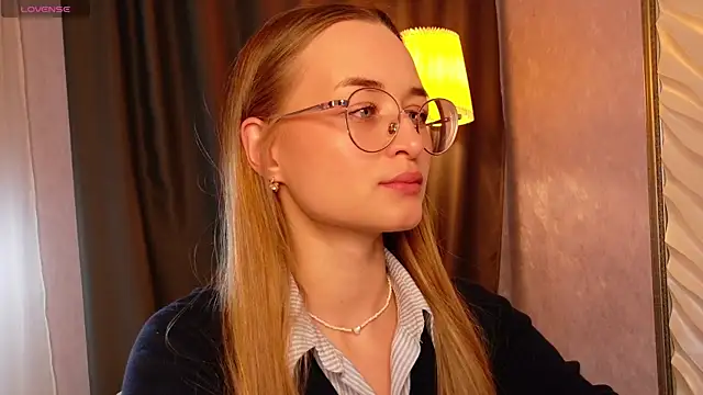 Tiffanyhunt online show from November 25, 2025, 1:22 pm