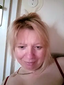 Snapshot of Lauri_scherri chatting on November 28, 2025, 2:31 pm Lauri scherri online show from November 28, 2025, 2:31 pm