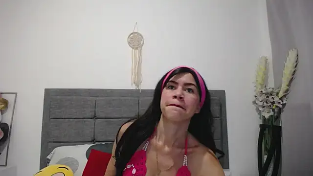 Snapshot of Vicky_Love_ chatting on February 20, 2025, 10:48 am Vicky Love online show from February 20, 2025, 10:48 am