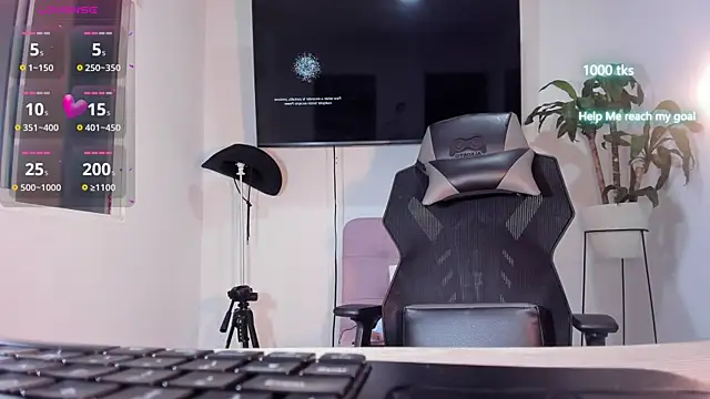 Snapshot of emily_palmeer chatting on November 6, 2025, 9:10 am emily palmeer online show from November 6, 2025, 9:10 am