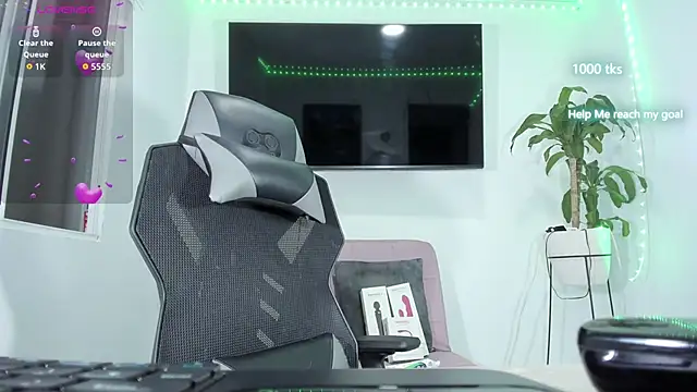 Snapshot of emily_palmeer chatting on November 27, 2025, 10:39 am emily palmeer online show from November 27, 2025, 10:39 am