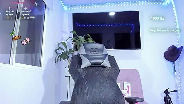 Snapshot of emily_palmeer chatting on February 9, 2026, 10:19 am emily palmeer online show from February 9, 2026, 10:19 am