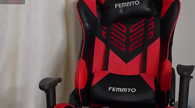 Snapshot of May_Dylan1 chatting on December 17, 2024, 6:35 am May Dylan1 online show from December 17, 2024, 6:35 am