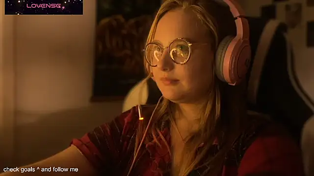 JacyWinslat online show from October 25, 2025, 8:47 pm