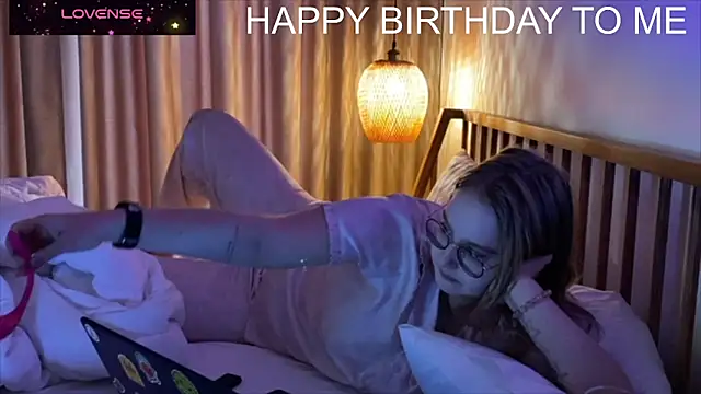 JacyWinslat online show from December 2, 2025, 1:22 am