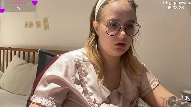 JacyWinslat online show from March 5, 2026, 1:40 pm