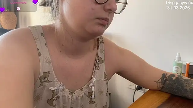 JacyWinslat online show from March 31, 2026, 9:43 am