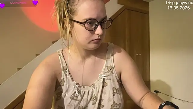 JacyWinslat online show from May 17, 2026, 2:35 pm