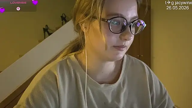 JacyWinslat online show from May 26, 2026, 4:47 pm
