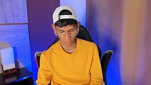 Nick Collins18 online show from October 22, 2025, 9:25 pm