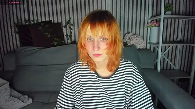 Snapshot of Little_Chips chatting on March 27, 2026, 5:23 pm Little Chips online show from March 27, 2026, 5:23 pm