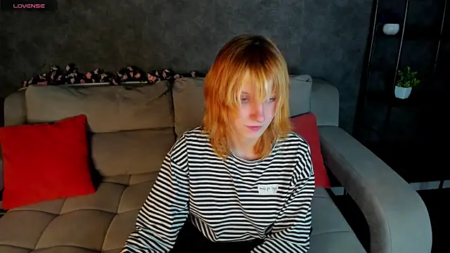Snapshot of Little_Chips chatting on April 21, 2026, 5:28 pm Little Chips online show from April 21, 2026, 5:28 pm