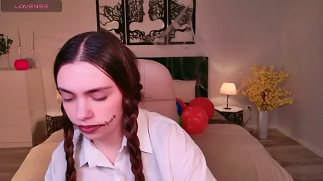 DaniellaLovely online show from October 31, 2025, 11:22 am