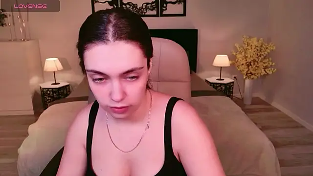 DaniellaLovely online show from November 8, 2025, 10:37 am