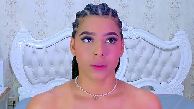 TiaraRosse online show from November 26, 2025, 1:01 pm