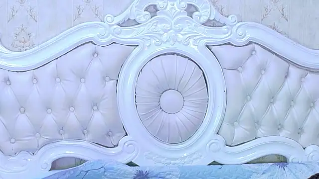 TiaraRosse online show from December 1, 2025, 2:11 pm