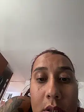 Cafeziitha02 online show from September 25, 2025, 3:27 pm