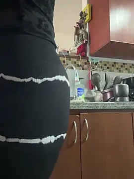 Cafeziitha02 online show from December 5, 2025, 7:43 pm