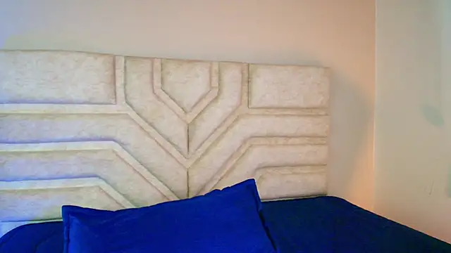 Rebeca Williams  online show from March 4, 2025, 3:44 am