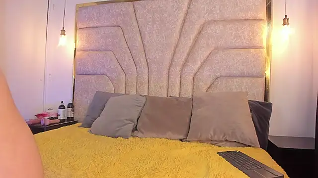 EmaJames25 online show from February 12, 2025, 1:09 am