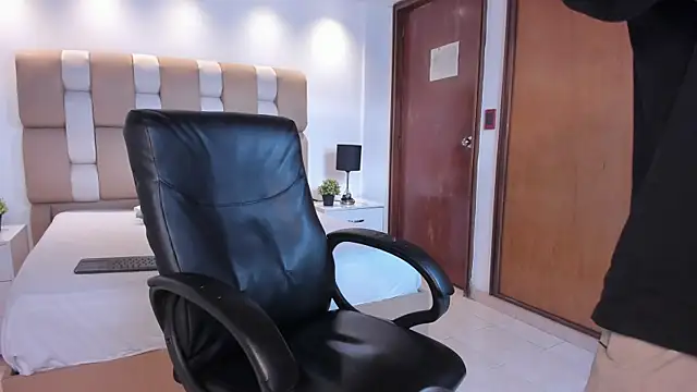 Aaron Scoot online show from April 11, 2026, 8:02 pm