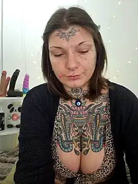 lizzardqueeen online show from November 27, 2025, 2:41 pm