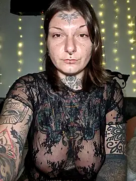 lizzardqueeen online show from December 22, 2025, 1:24 am